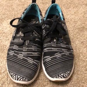 Toms sneakers